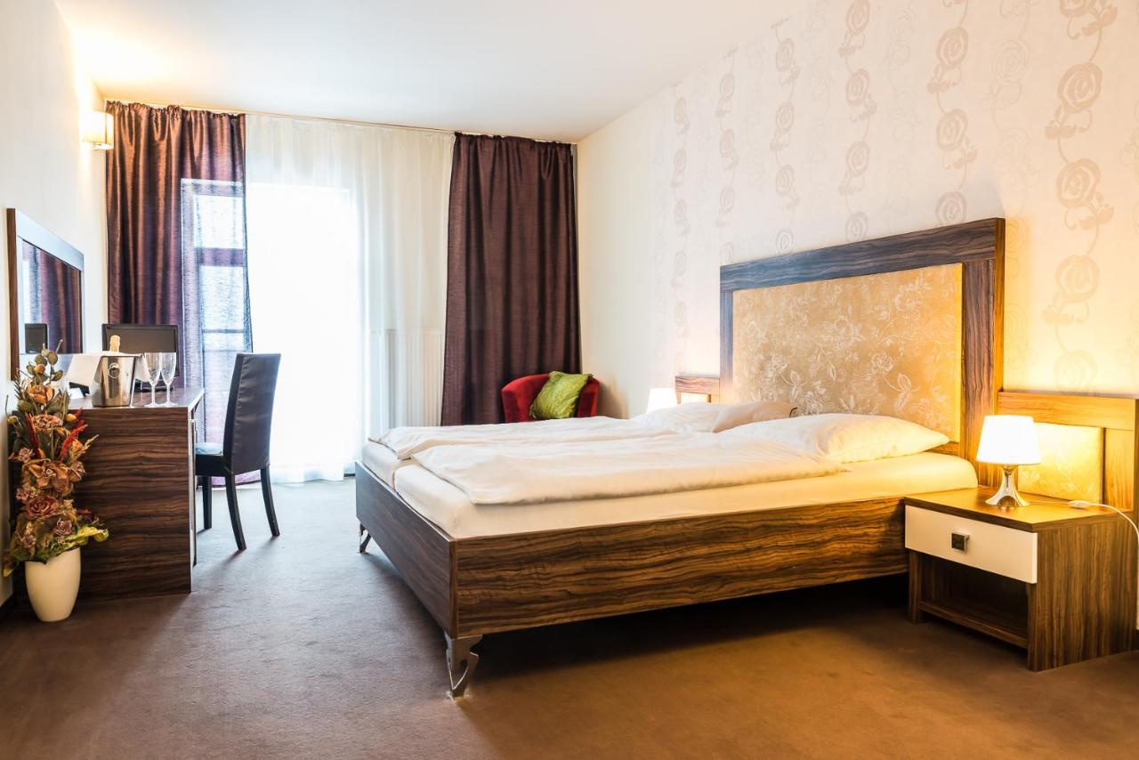 Hotel Dastan Levice Exterior photo